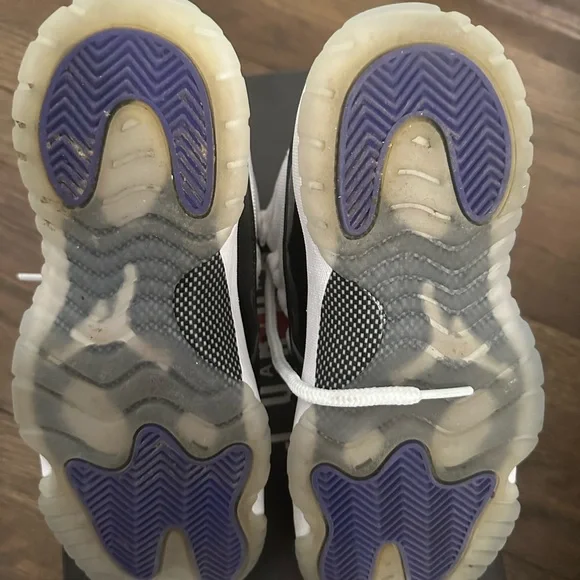 Air Jordan Retro 11 Grade school